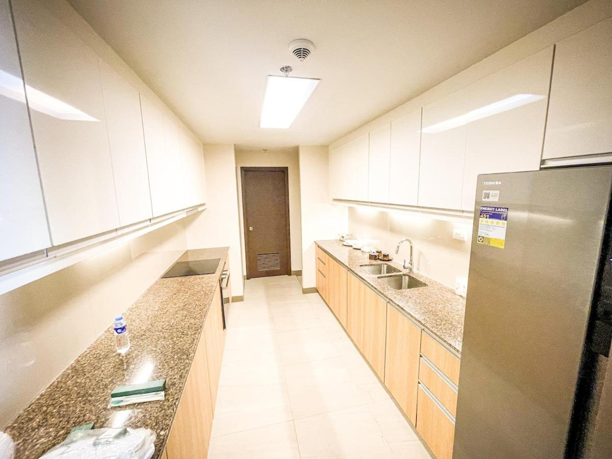 Luxury 2br Beside Okada Manila