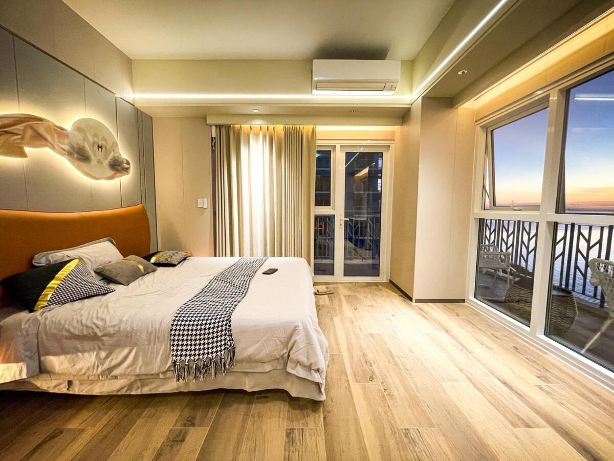 Luxury 2br Beside Okada Apartment Manila