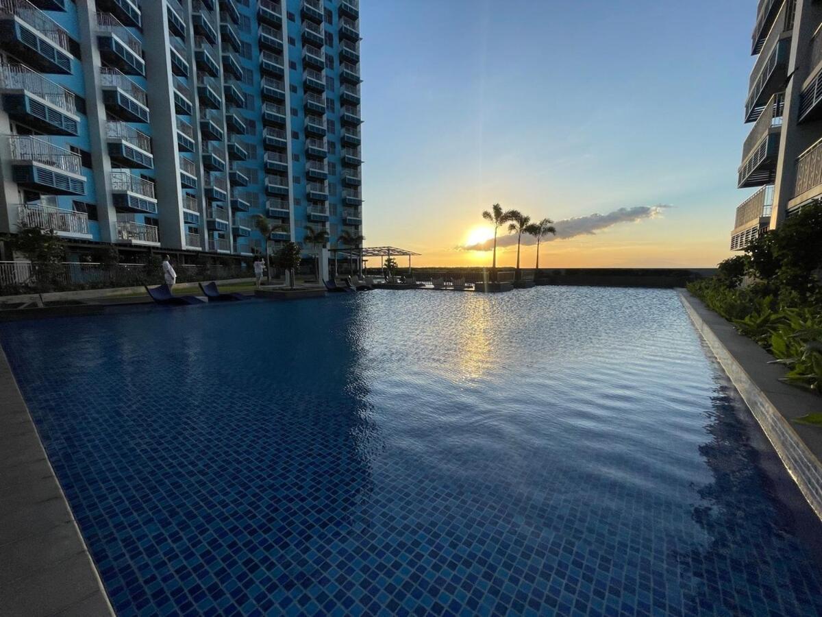 Luxury 2br Beside Okada Apartment Manila