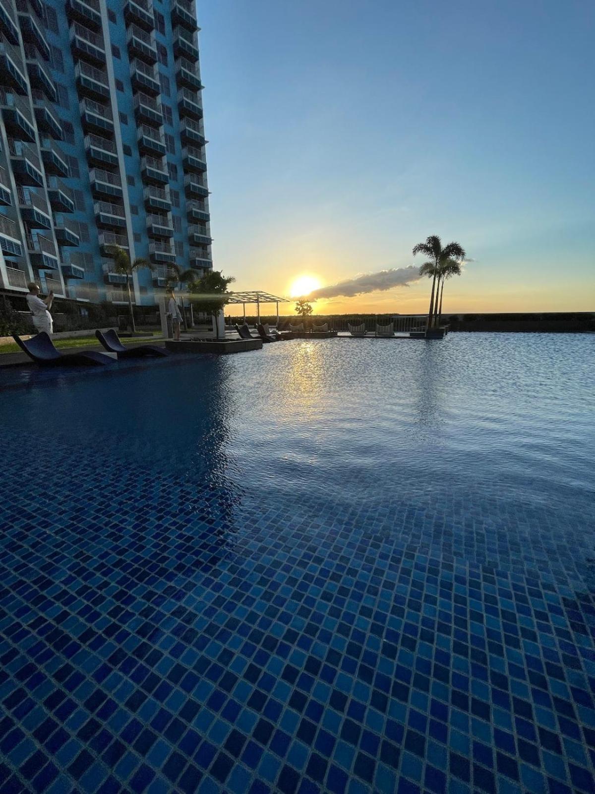 Luxury 2br Beside Okada Apartment Manila