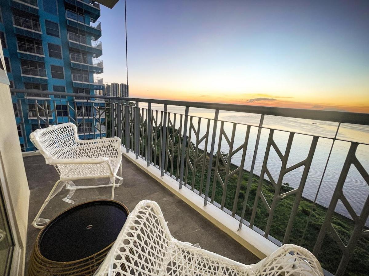 Luxury 2br Beside Okada Manila