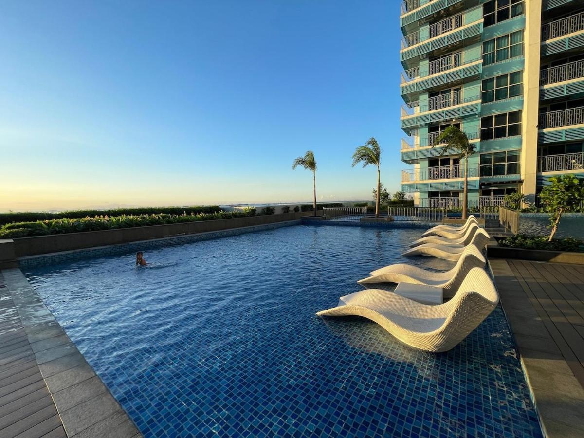Luxury 2br Beside Okada Manila