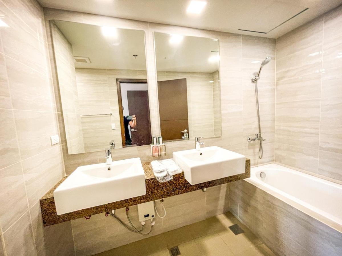 Luxury 2br Beside Okada Apartment Manila