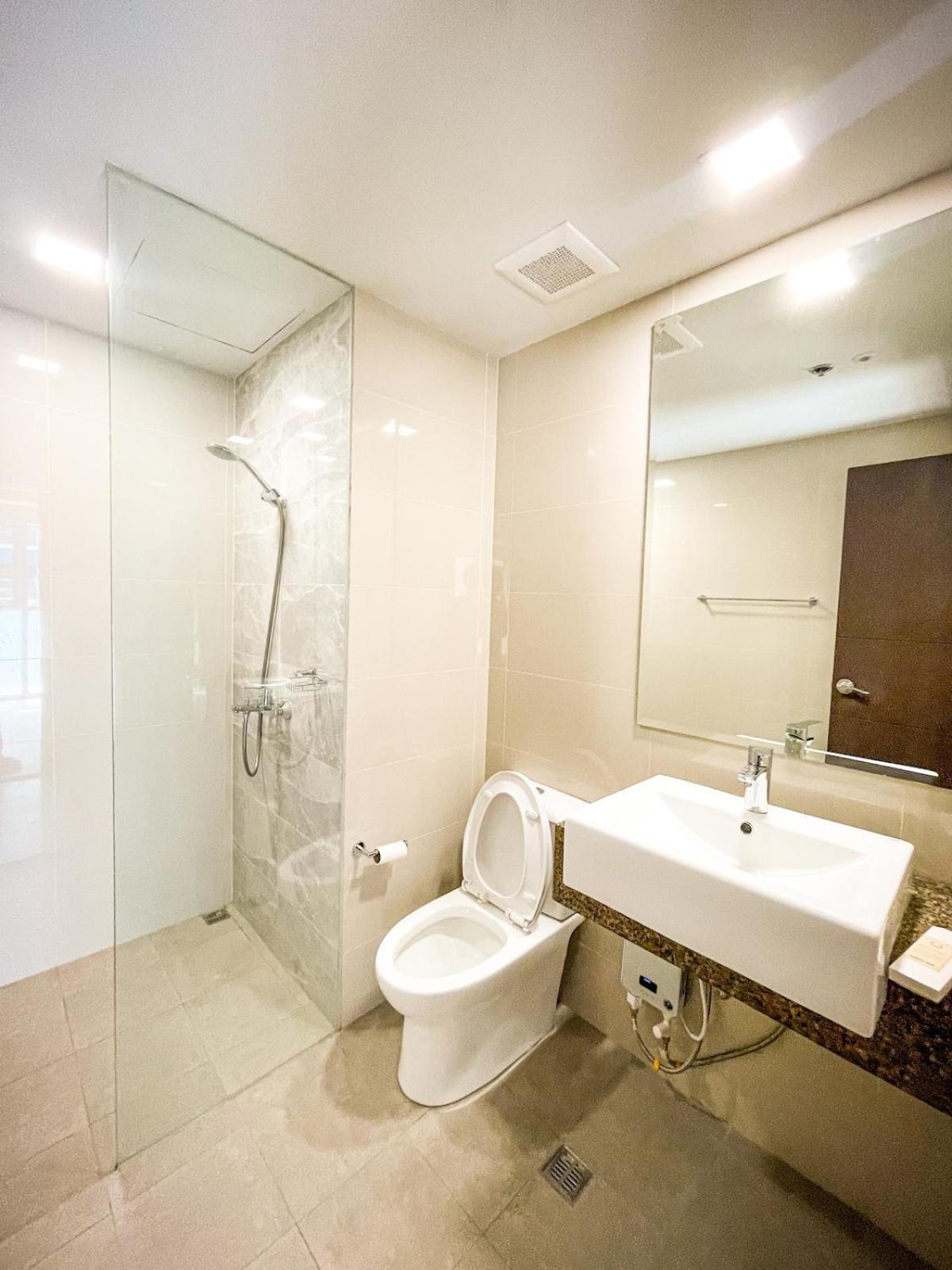 Luxury 2br Beside Okada Apartment Manila