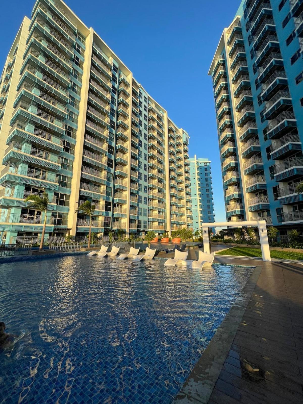 Luxury 2br Beside Okada Manila