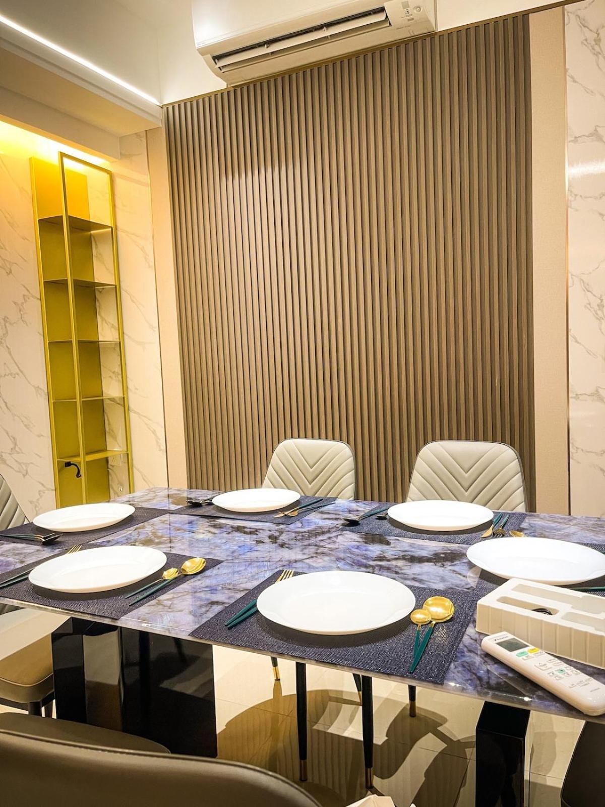 Luxury 2br Beside Okada Apartment Manila