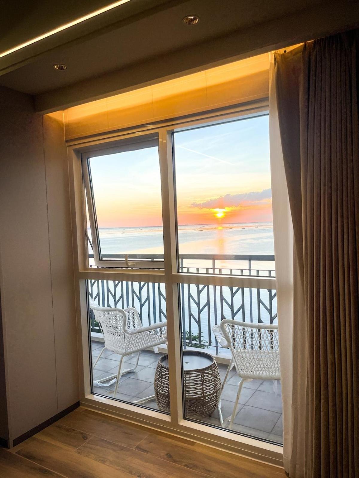 Luxury 2br Beside Okada Manila